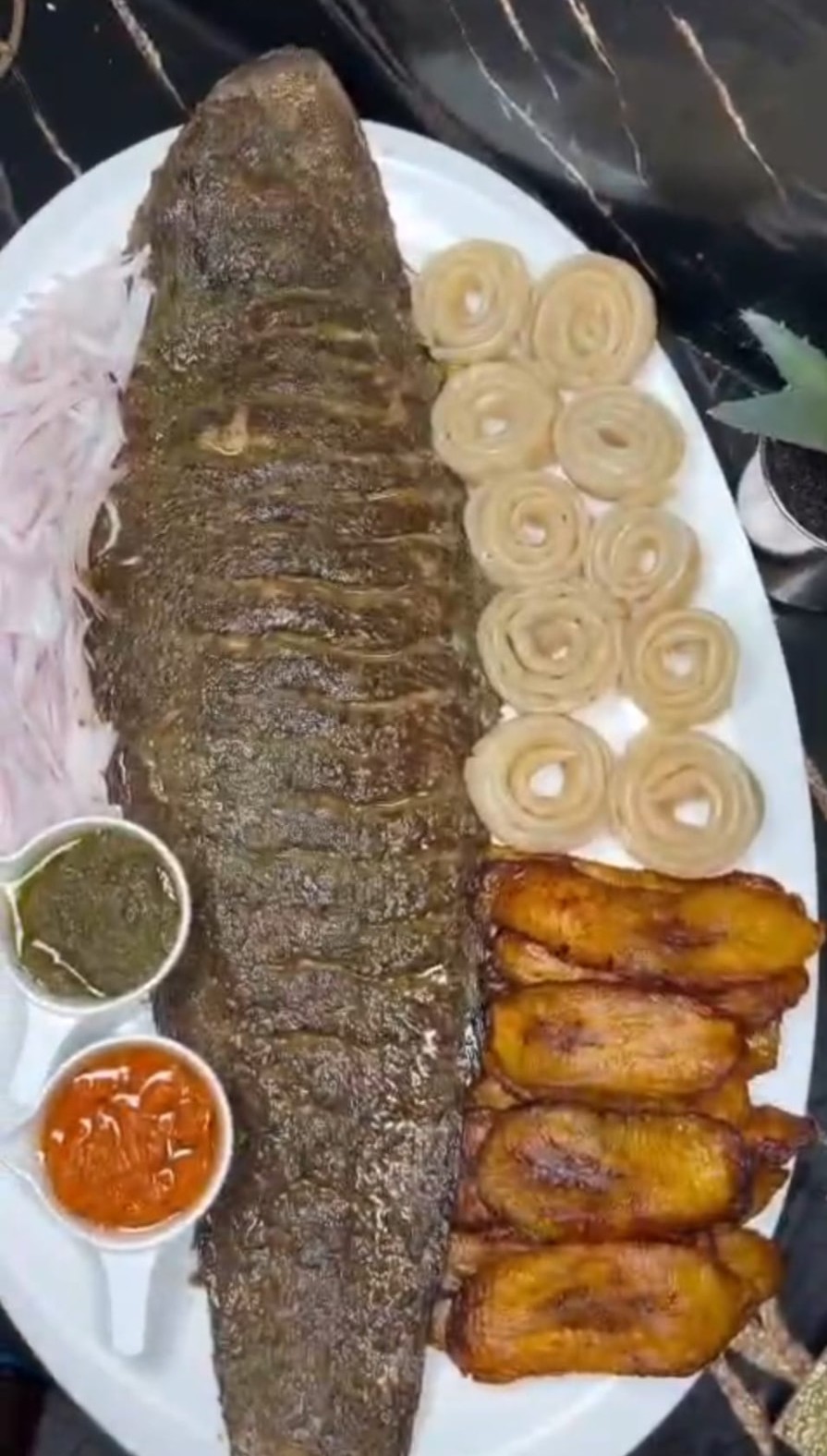 Plat du restaurant de l'Hôtel La Fraîcheur — Spécialités