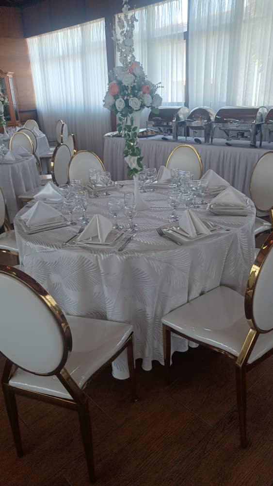 Plat du restaurant de l'Hôtel La Fraîcheur — Capacité
