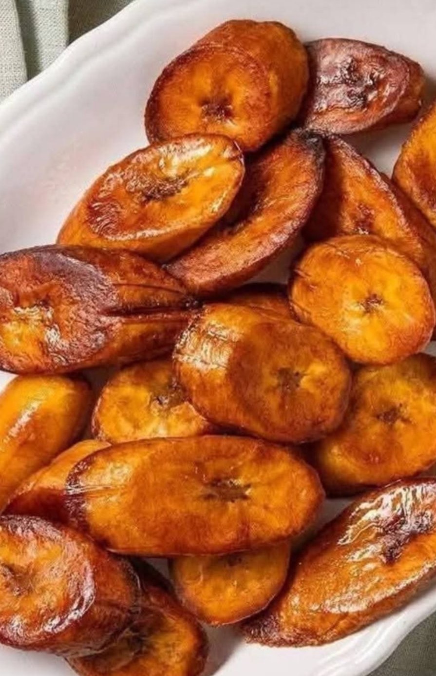 Plantains mûrs frits dorés